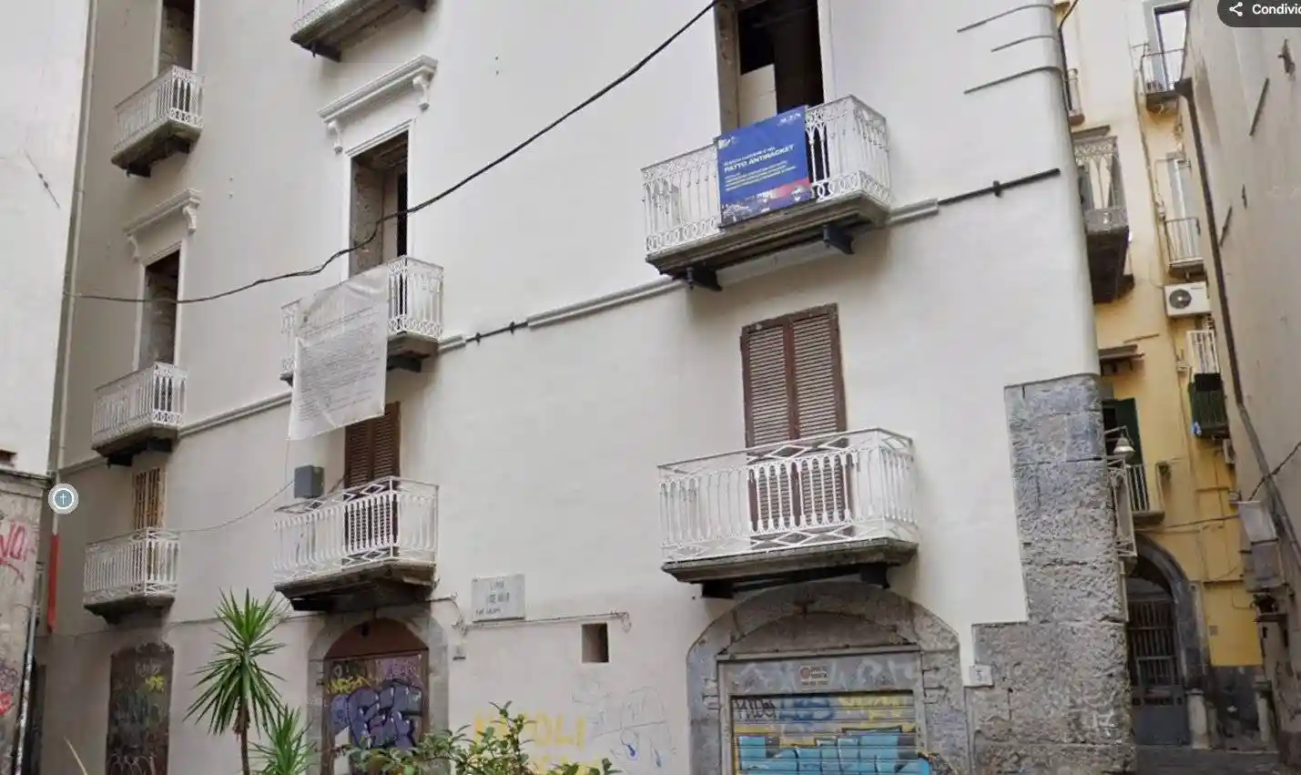Palazzo - Edificio in affitto a Napoli