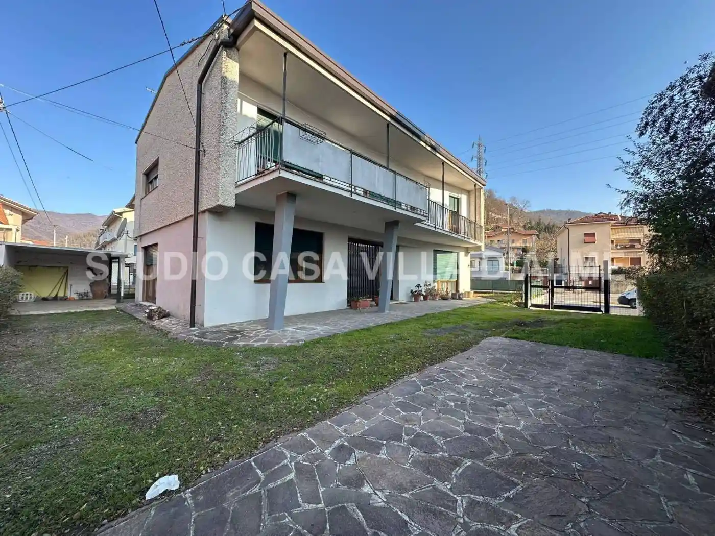 Villa in vendita a Almè