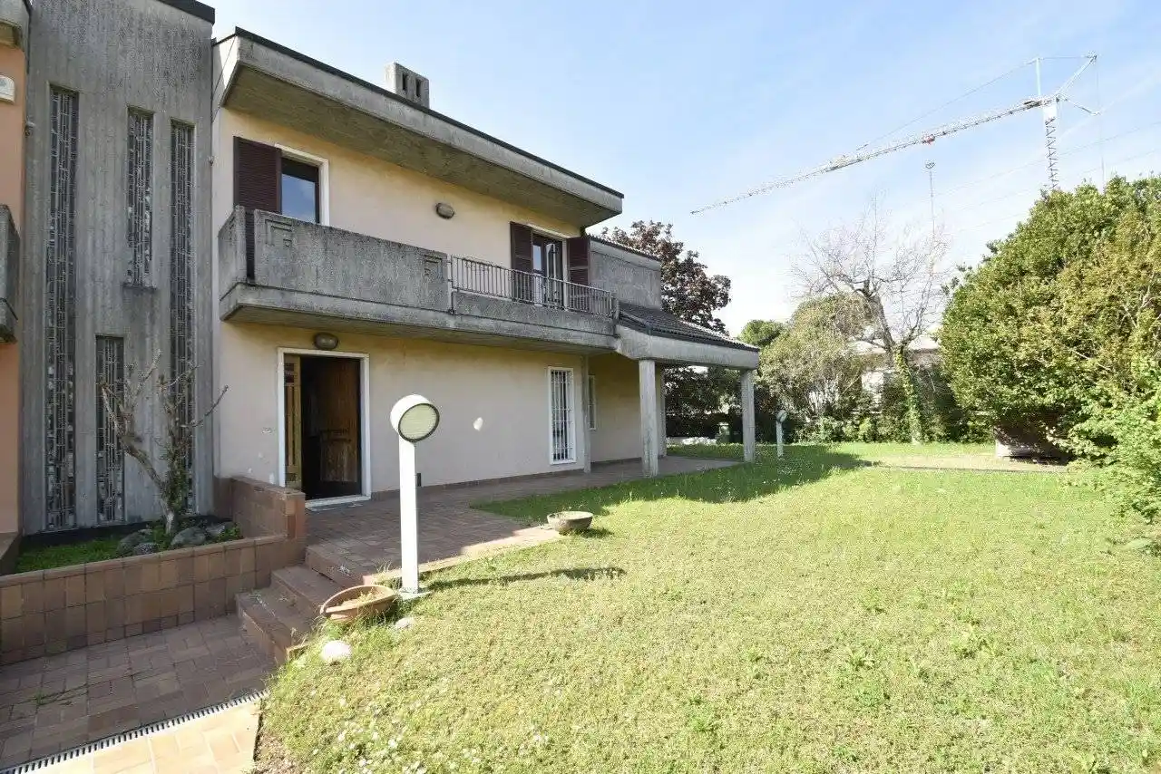 Villa in vendita a Bussolengo