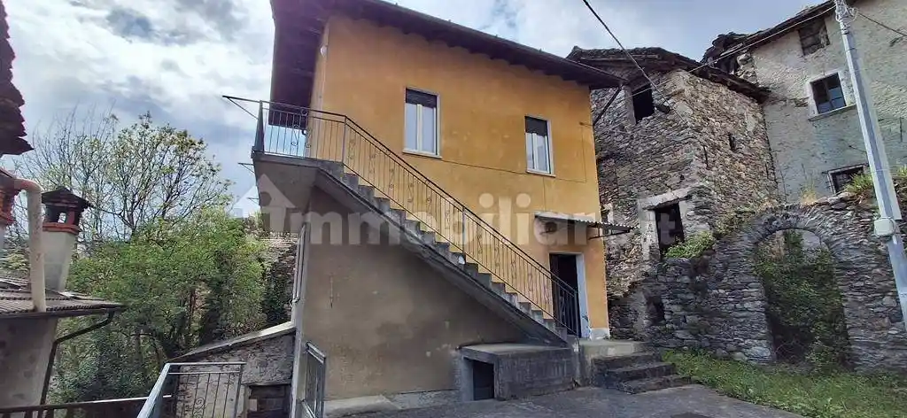 Villa in vendita a Livo