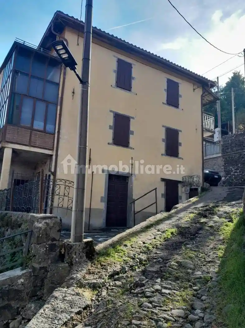 Casa indipendente in vendita a Monchio delle Corti