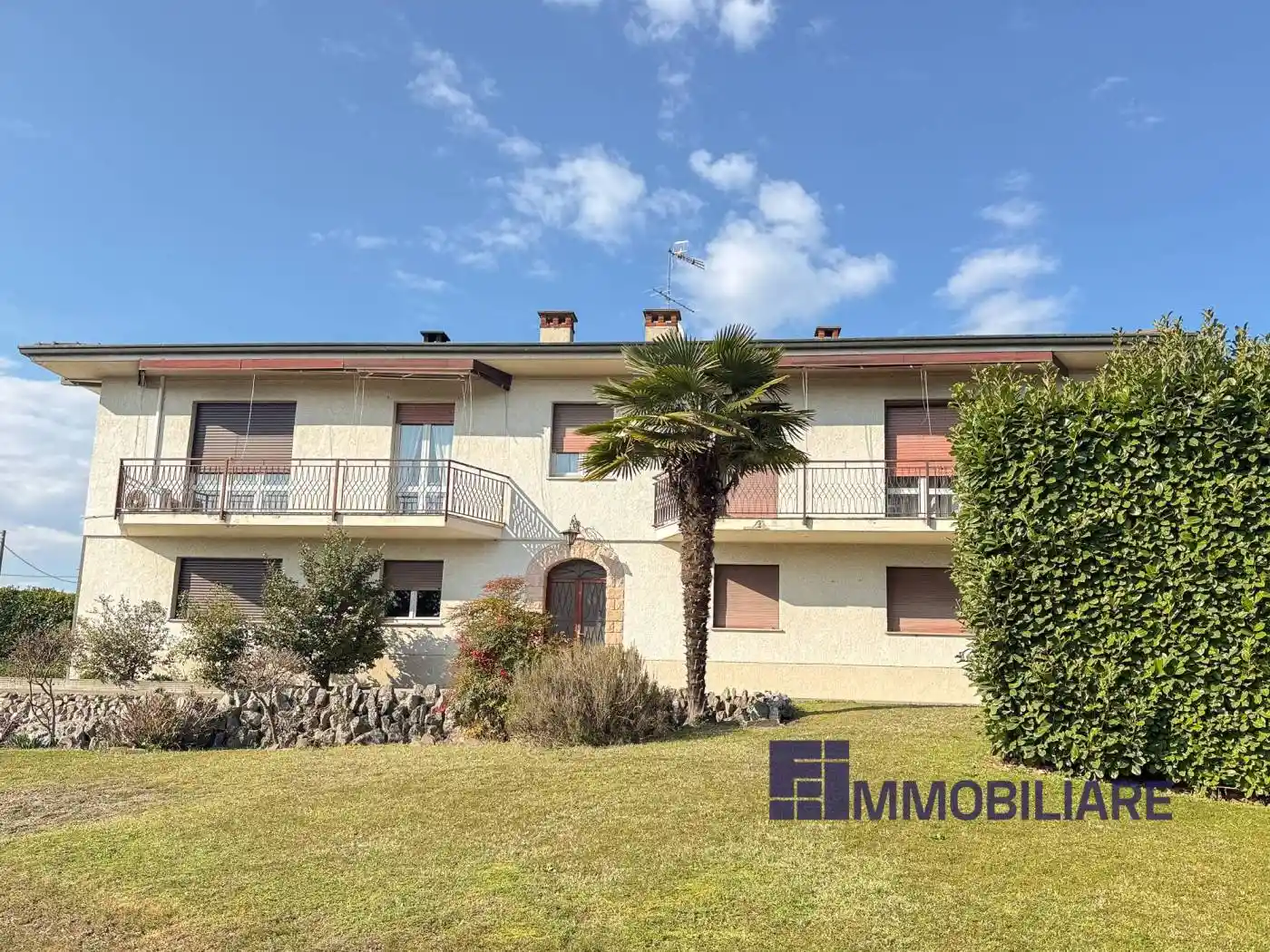 Villa in vendita a Angera