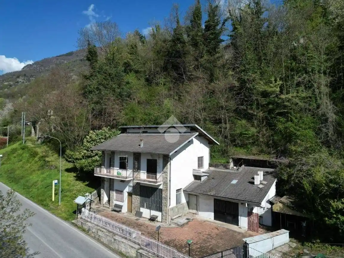 Casa indipendente in vendita a Frassino