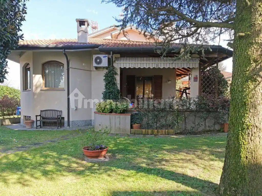 Villa in vendita a Abbiategrasso