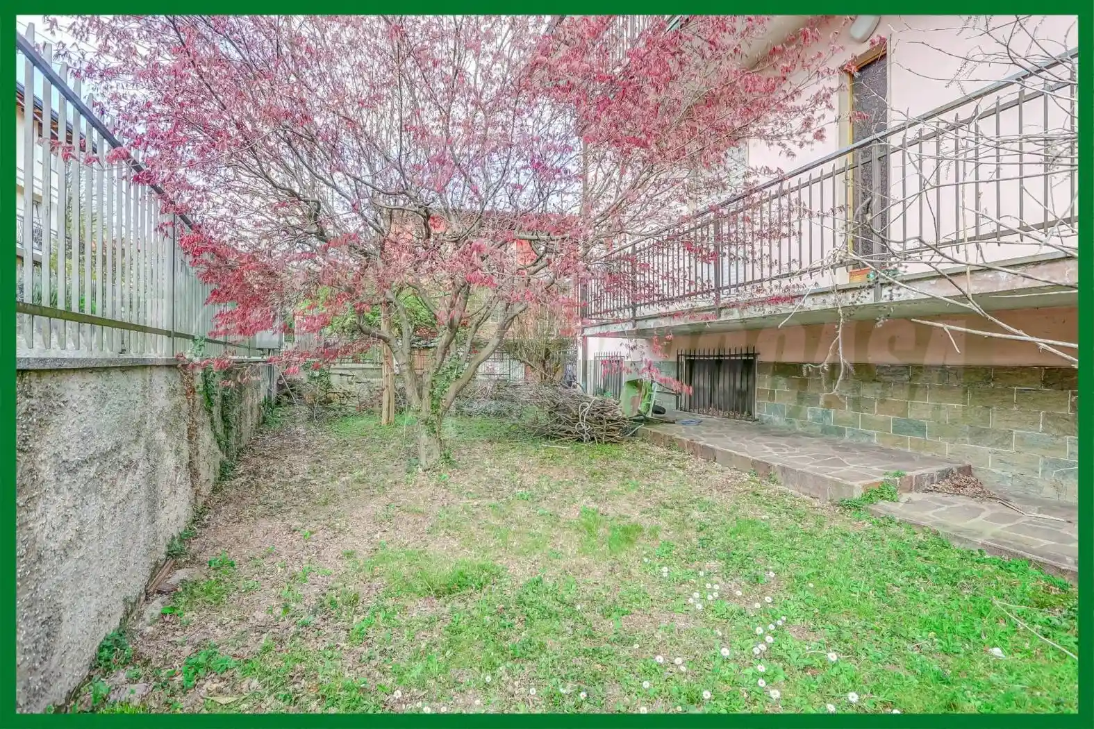 Appartamento in vendita a Cocquio-Trevisago