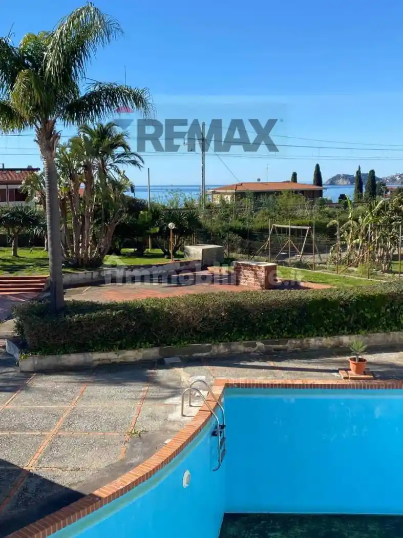 Appartamento in vendita a Letojanni