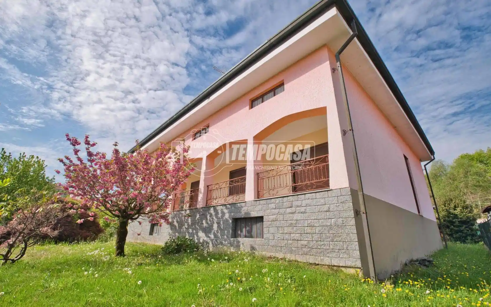 Villa in vendita a Lozzolo