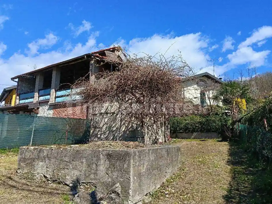 Rustico - Casale in vendita a Besozzo