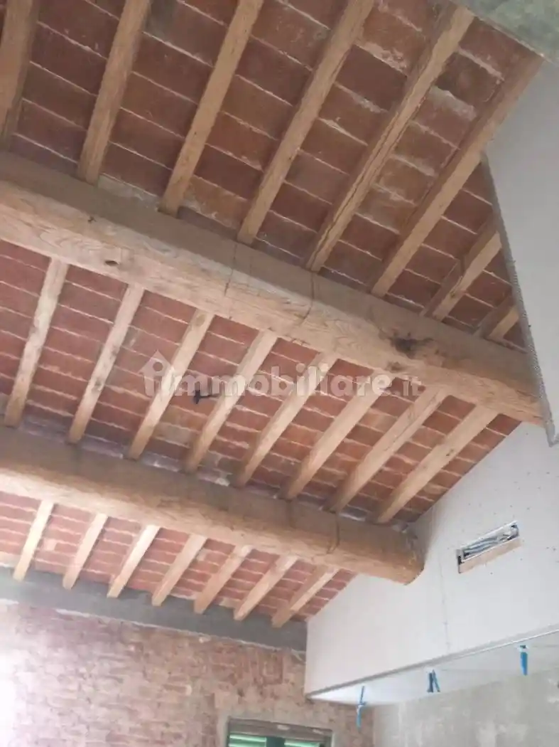 Casa indipendente in vendita a Pistoia