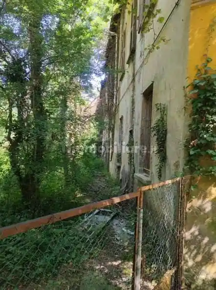 Palazzo - Stabile in vendita a Cairate