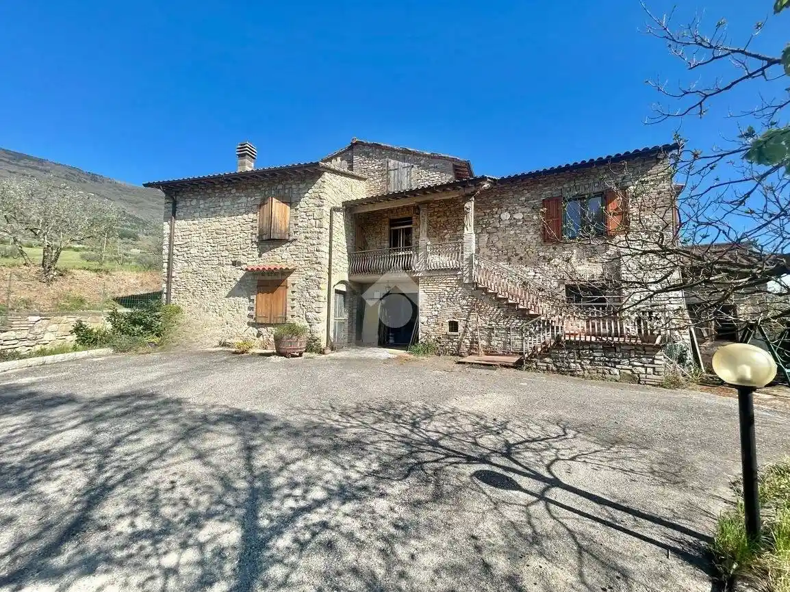 Casa indipendente in vendita a Assisi