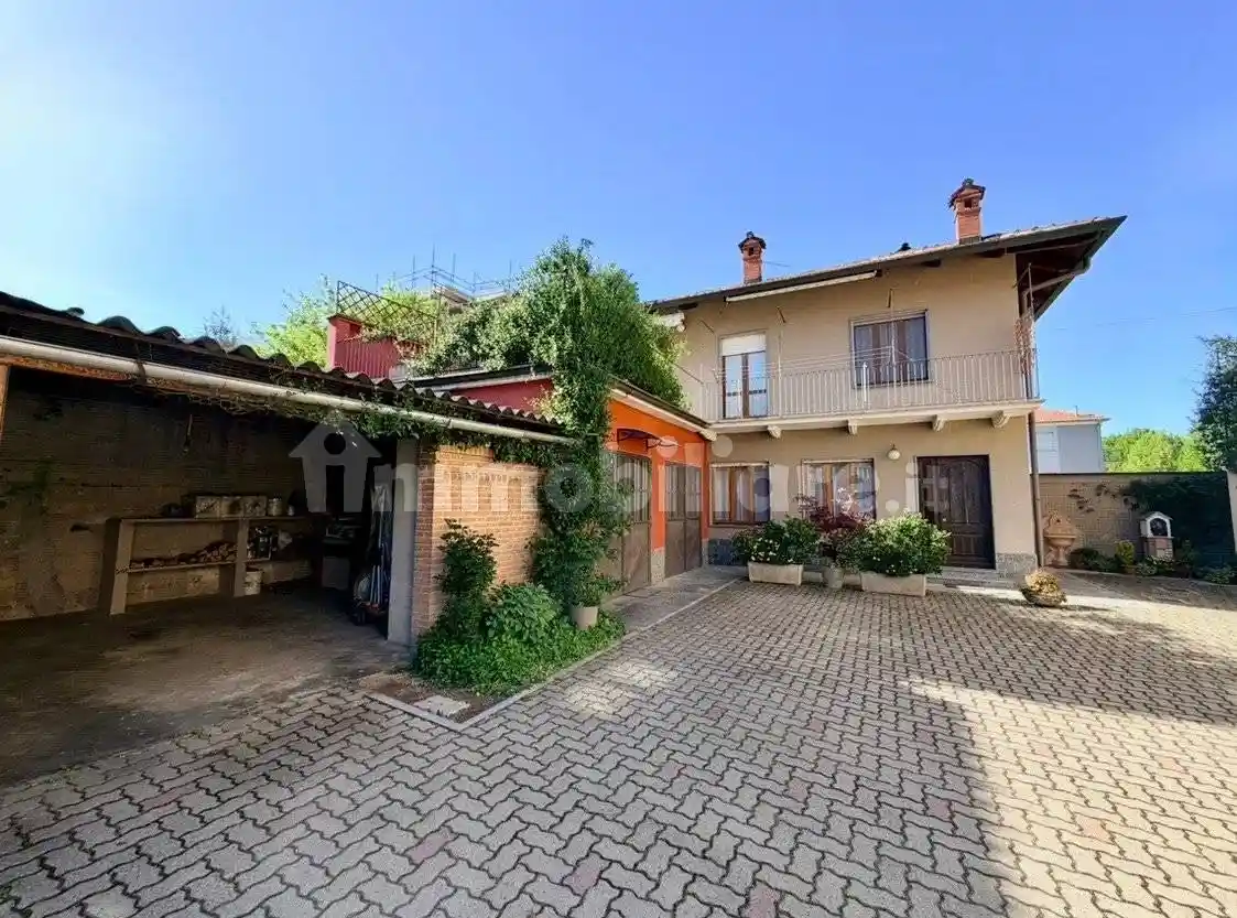 Villa in vendita a Alba