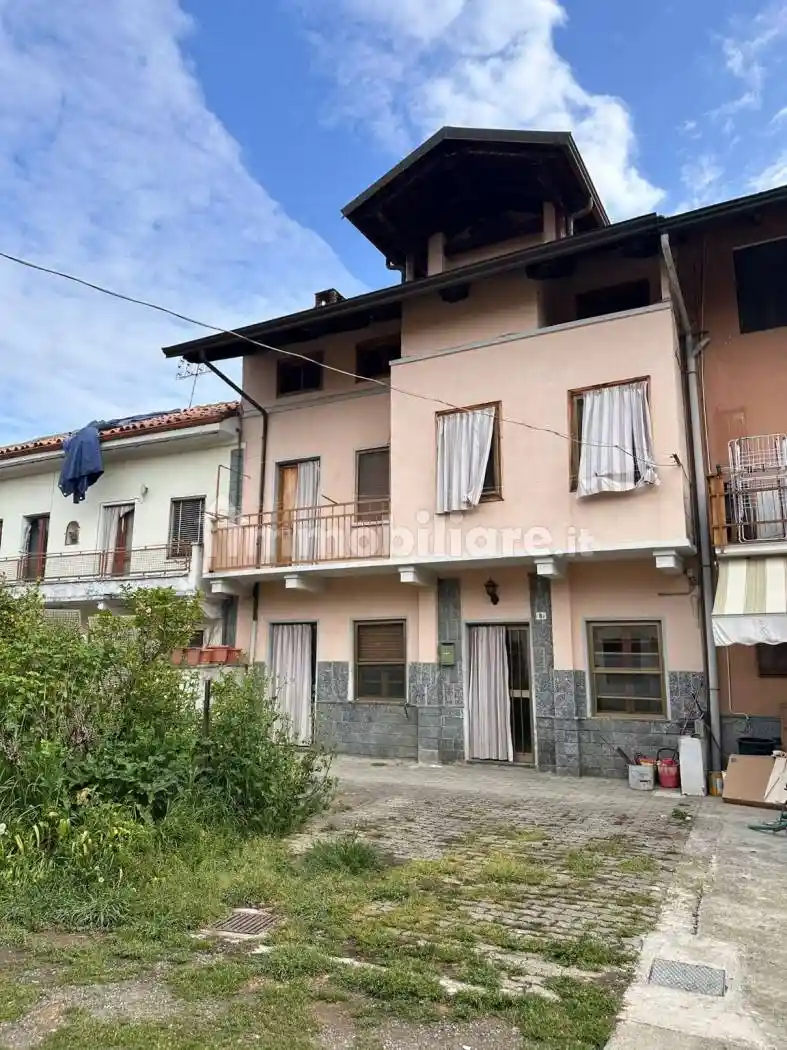 Casa indipendente in vendita a Alice Castello