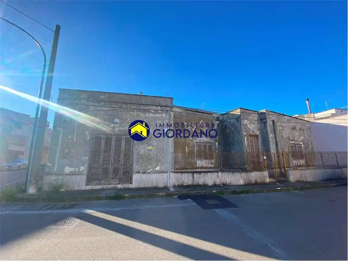 Casa indipendente in vendita a Campi Salentina