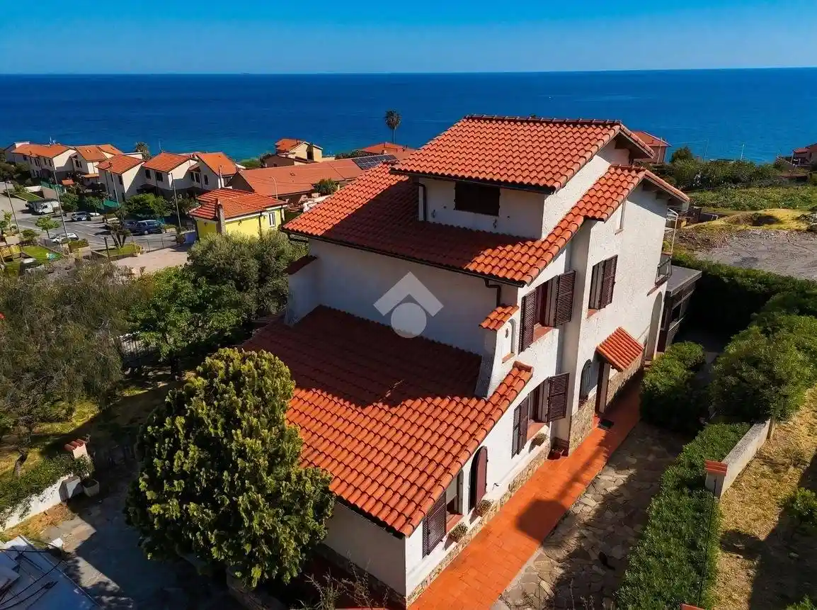 Villa in vendita a Cipressa