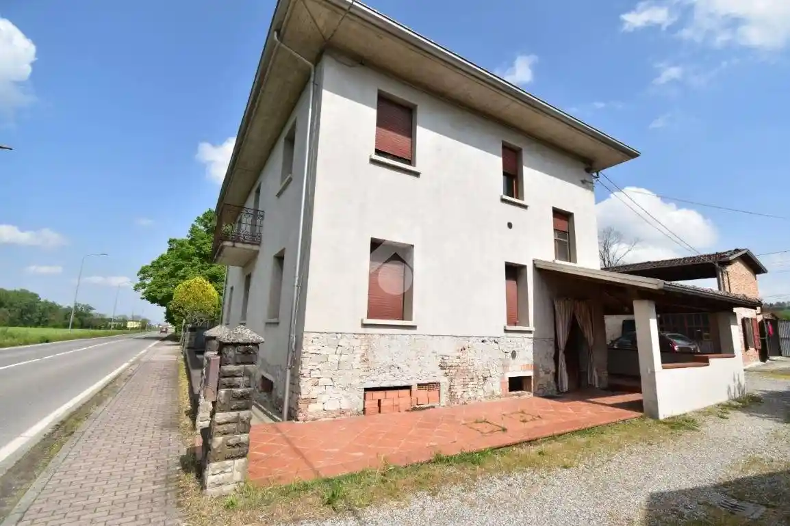 Appartamento in vendita a Felino