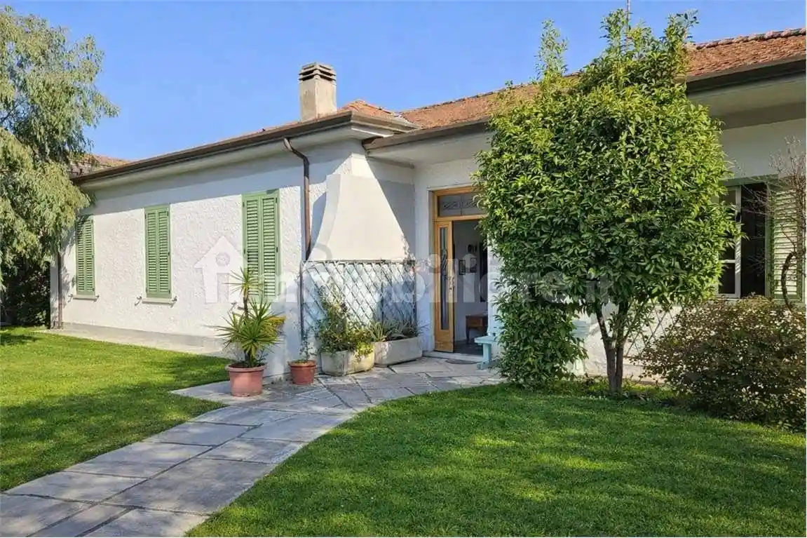 Villa in vendita a Carrara