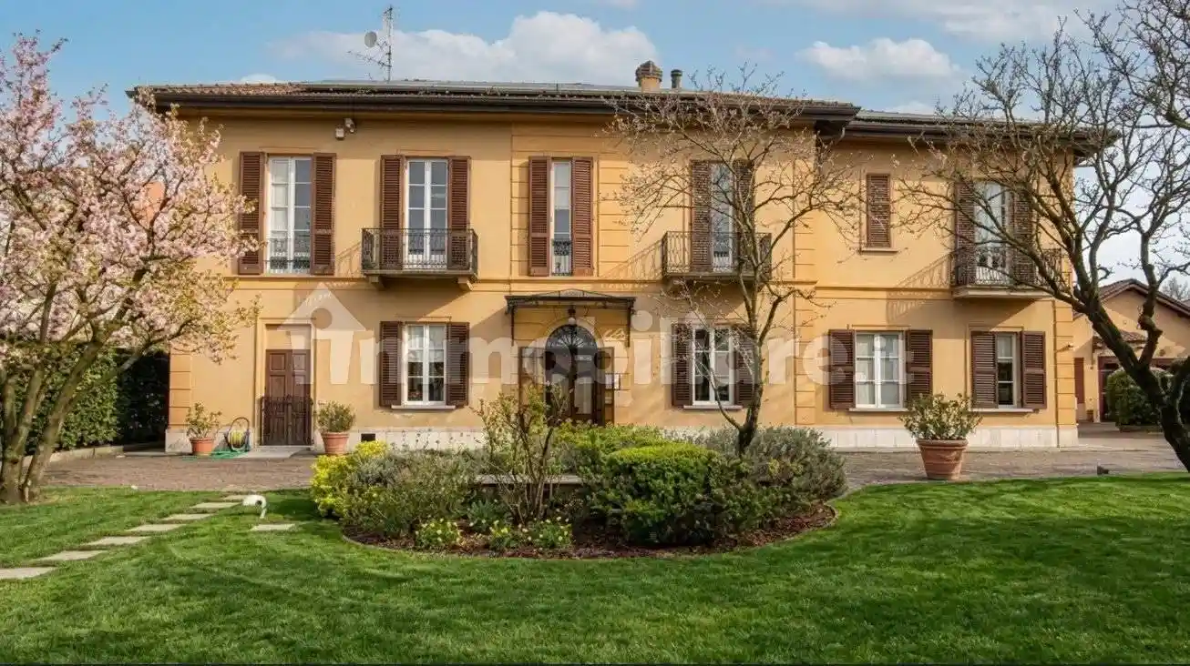 Villa in vendita a Besana in Brianza