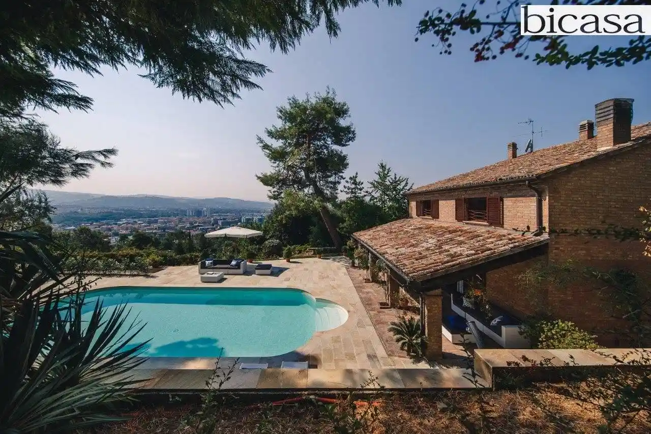 Villa in vendita a Pesaro