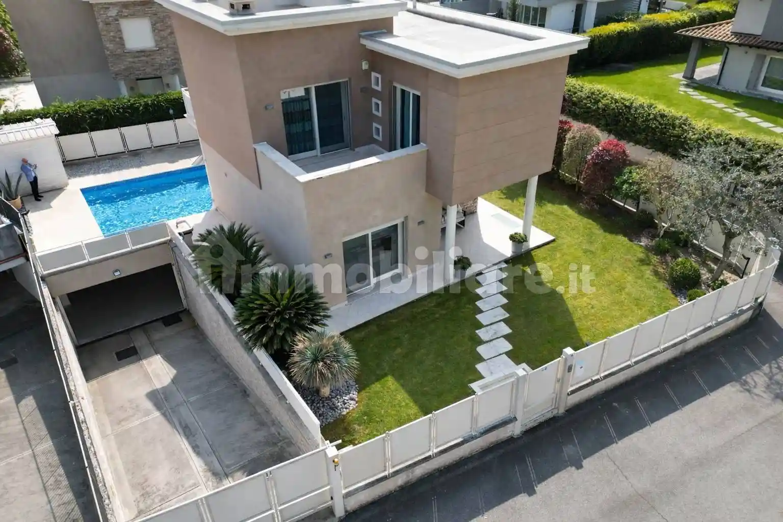 Villa in vendita a Padenghe sul Garda