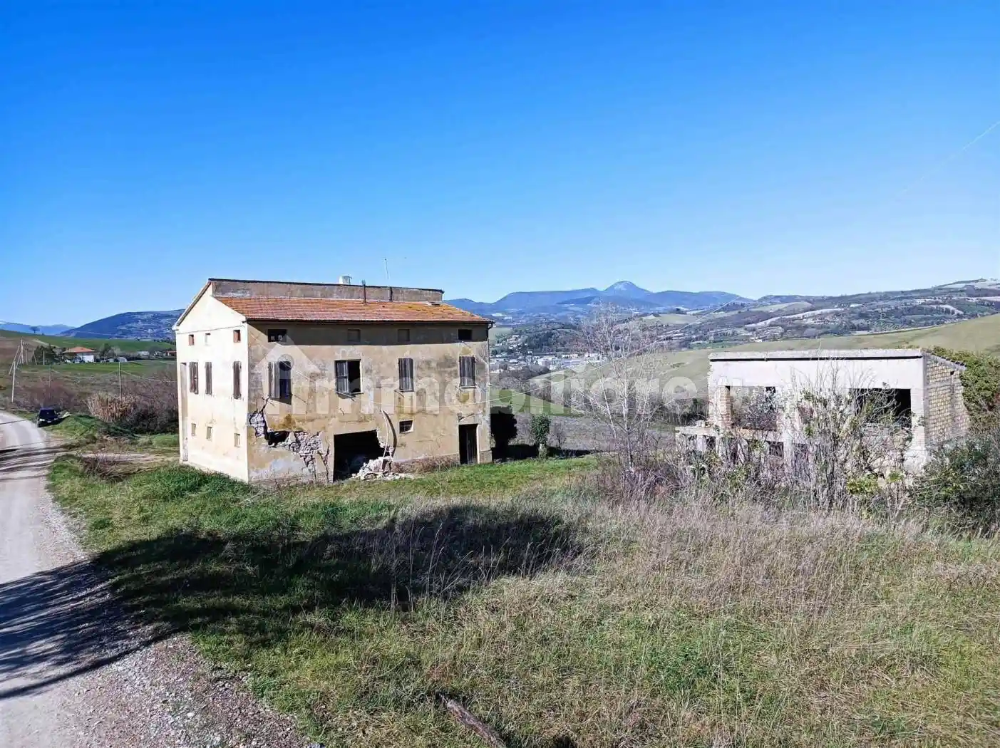 Casa indipendente in vendita a San Severino Marche