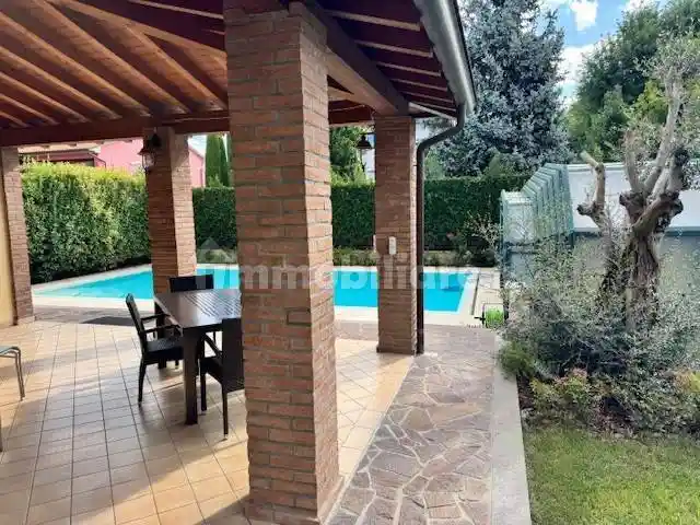 Villa in vendita a Parma