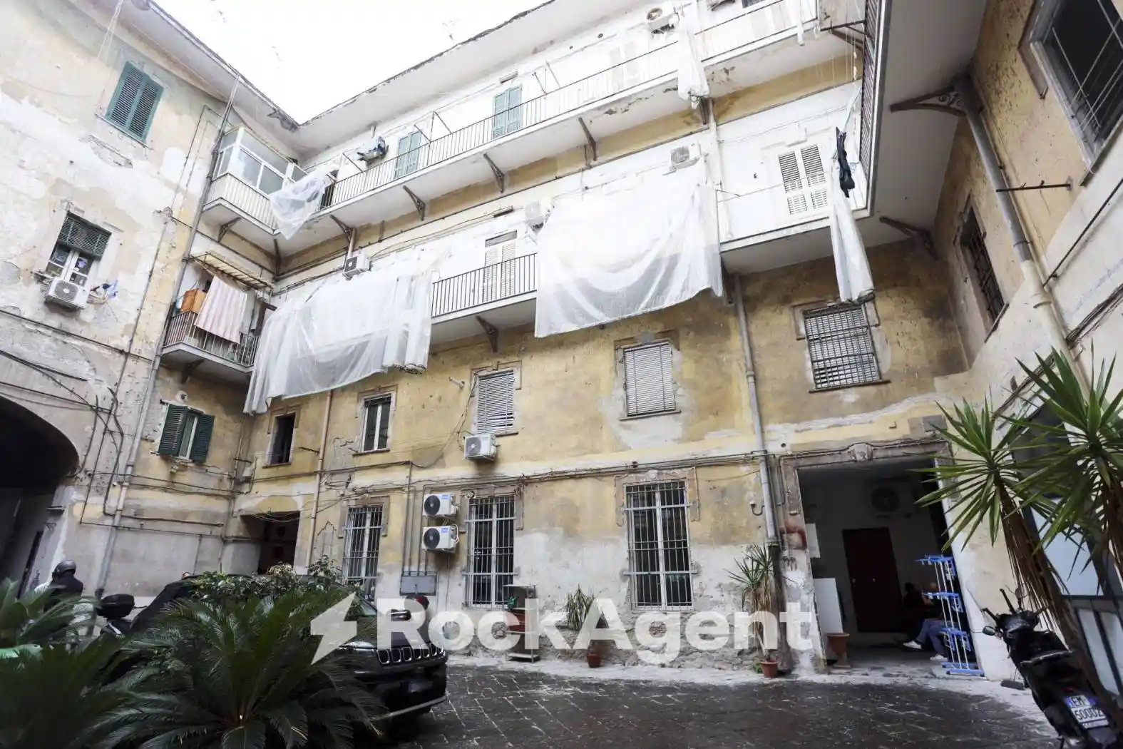 Appartamento in vendita a Napoli