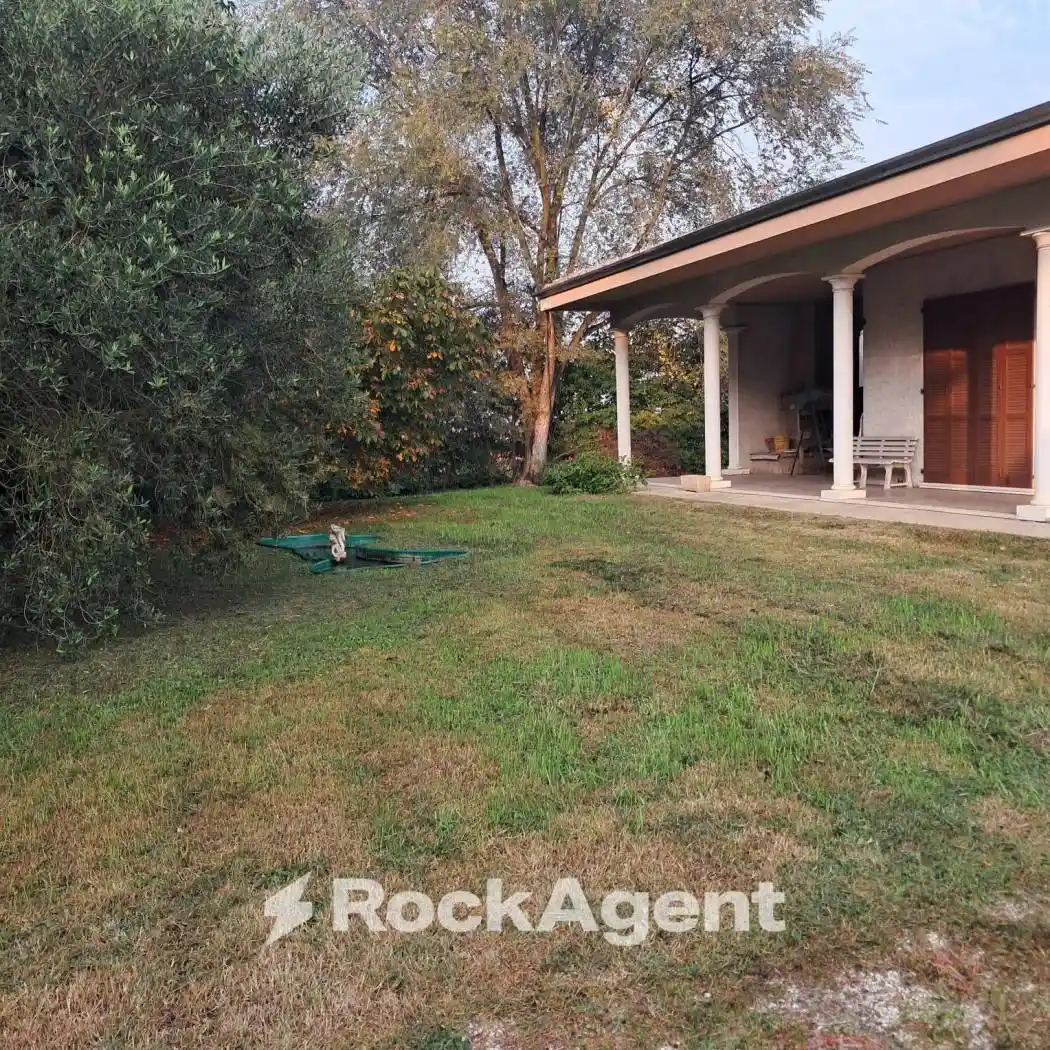 Villa in vendita a Pegognaga