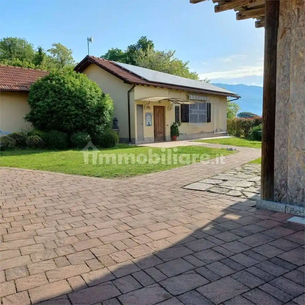 Villa in vendita a Besozzo