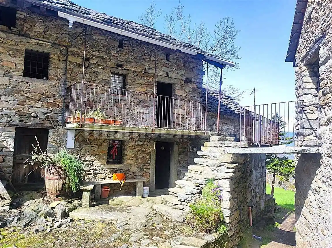 Casa indipendente in vendita a Pont-Saint-Martin