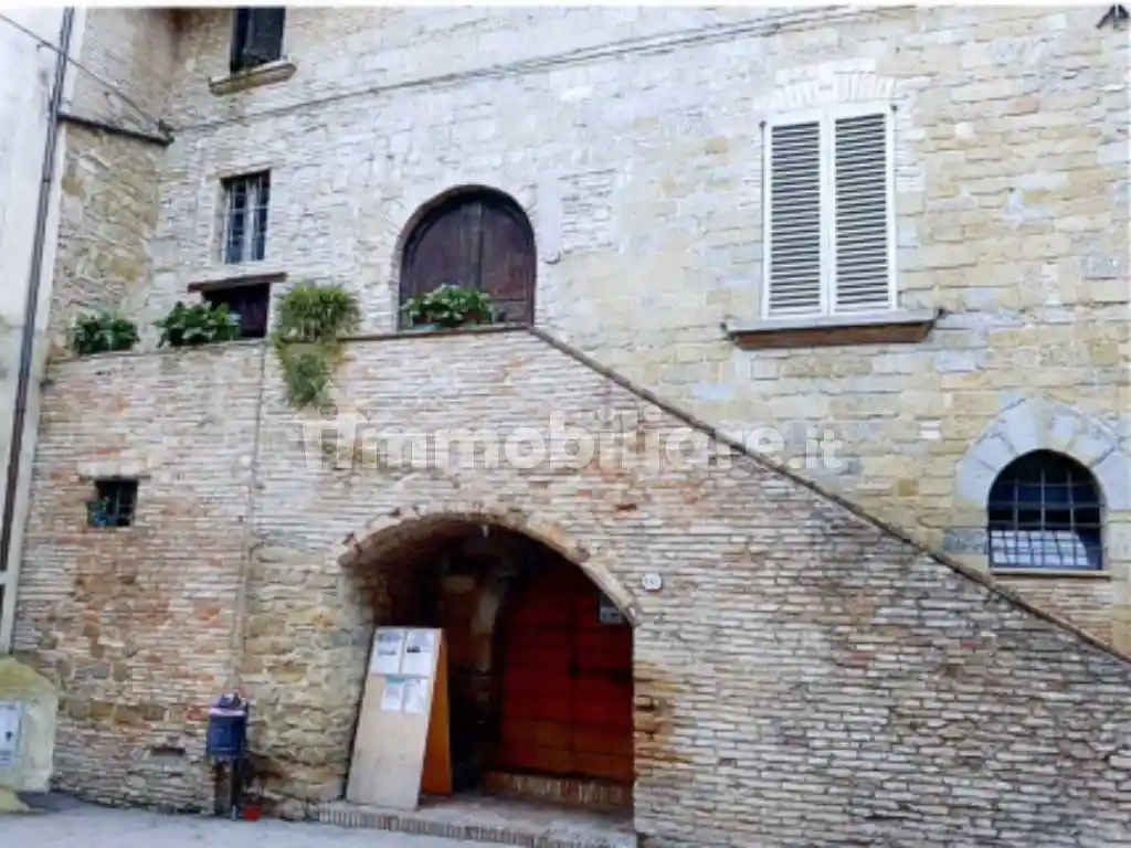 Palazzo - Stabile in vendita a Cannara