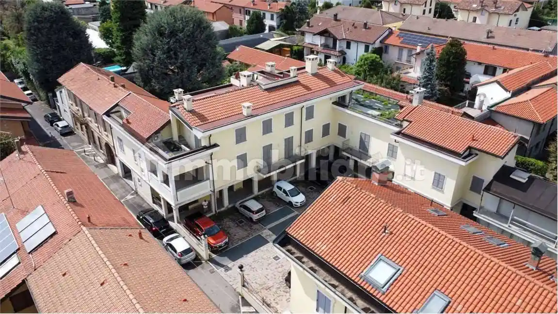Palazzo - Stabile in vendita a Arluno