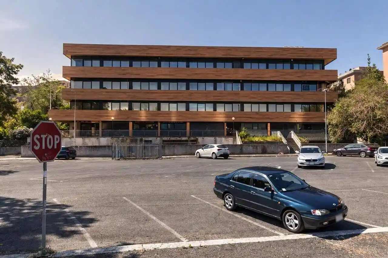 Palazzo - Edificio in vendita a Roma