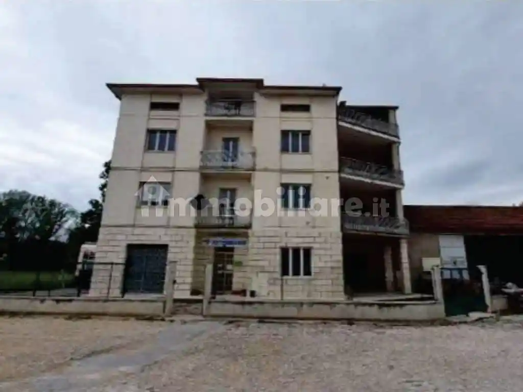 Palazzo - Stabile in vendita a Giano dell'Umbria