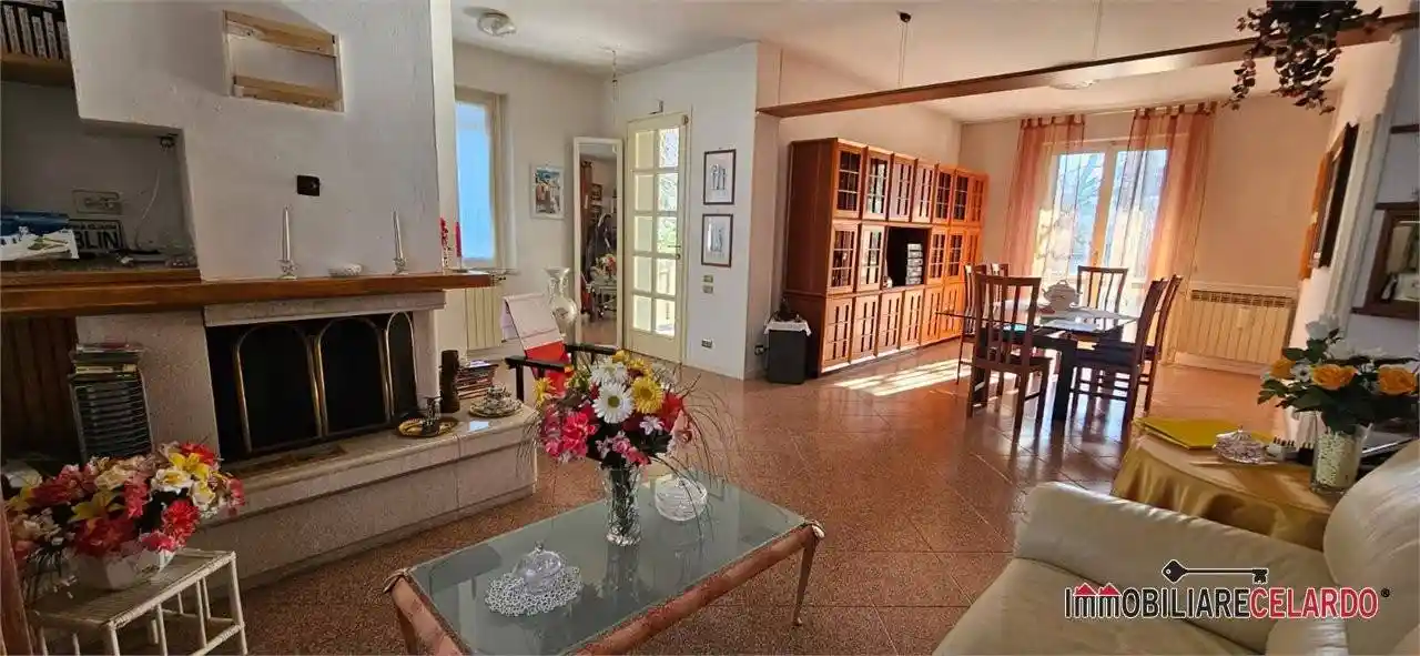 Villa in vendita a Colle di Val d'Elsa