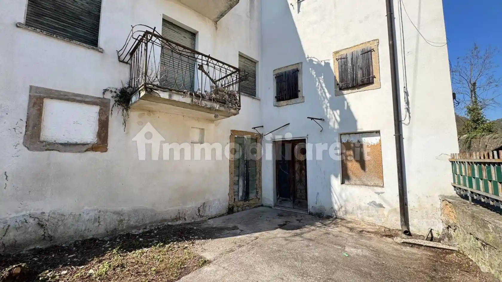 Rustico - Casale in vendita a Verona