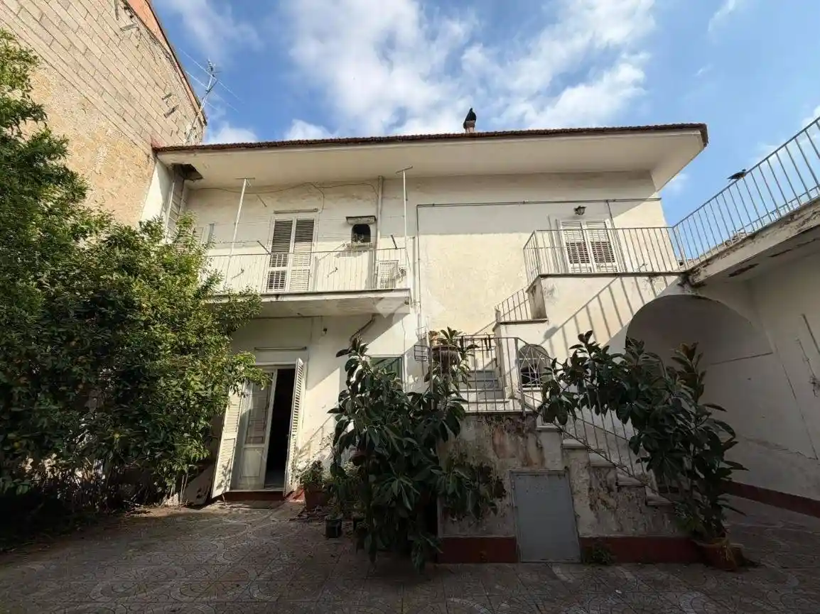 Palazzo - Edificio in vendita a Casandrino