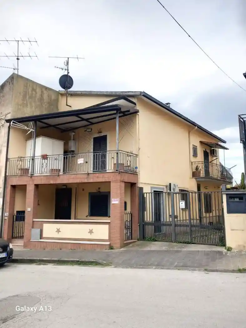 Casa indipendente in vendita a Piana di Monte Verna