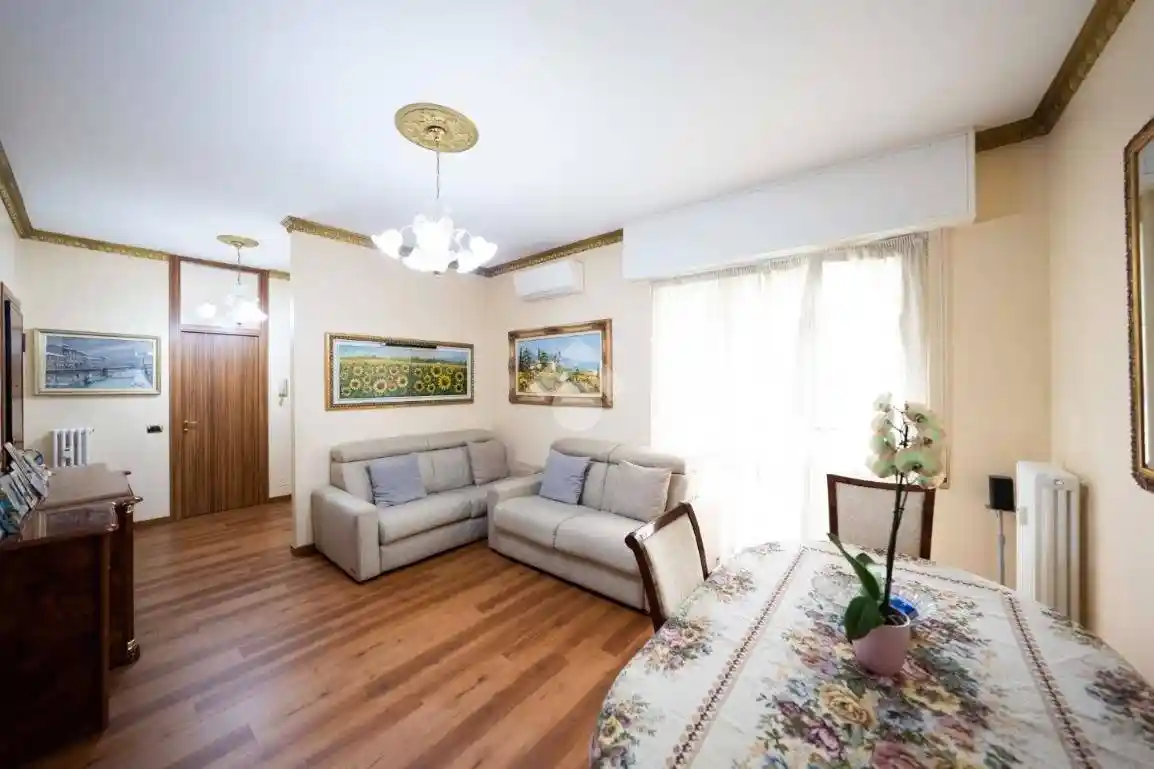 Appartamento in vendita a Verano Brianza