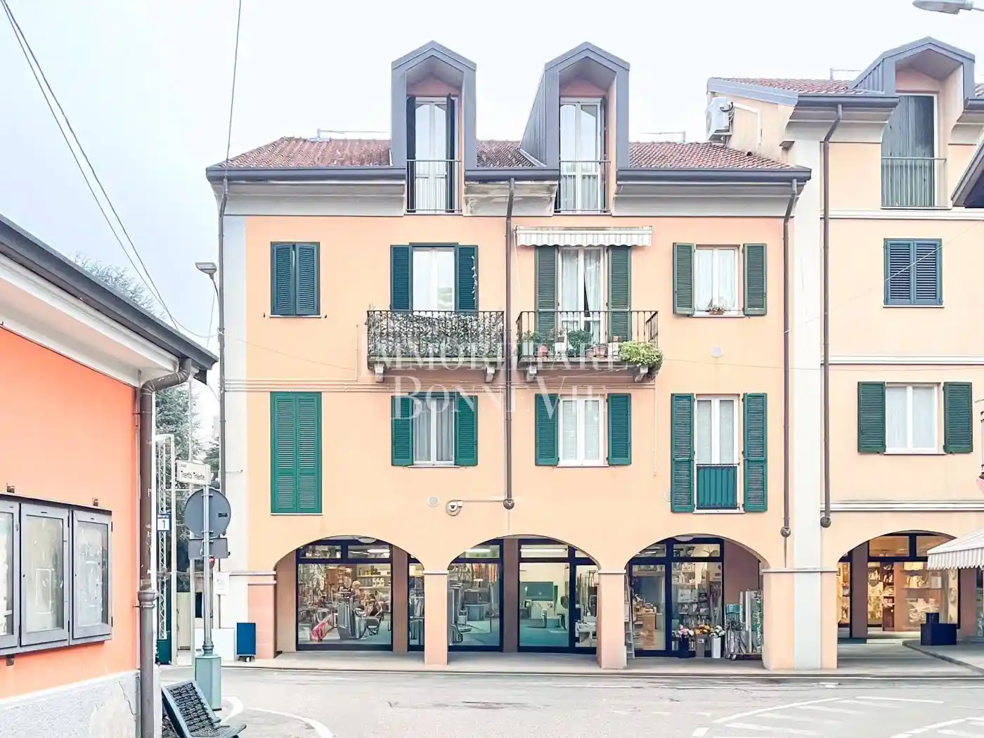 Appartamento in vendita a Vedano Olona