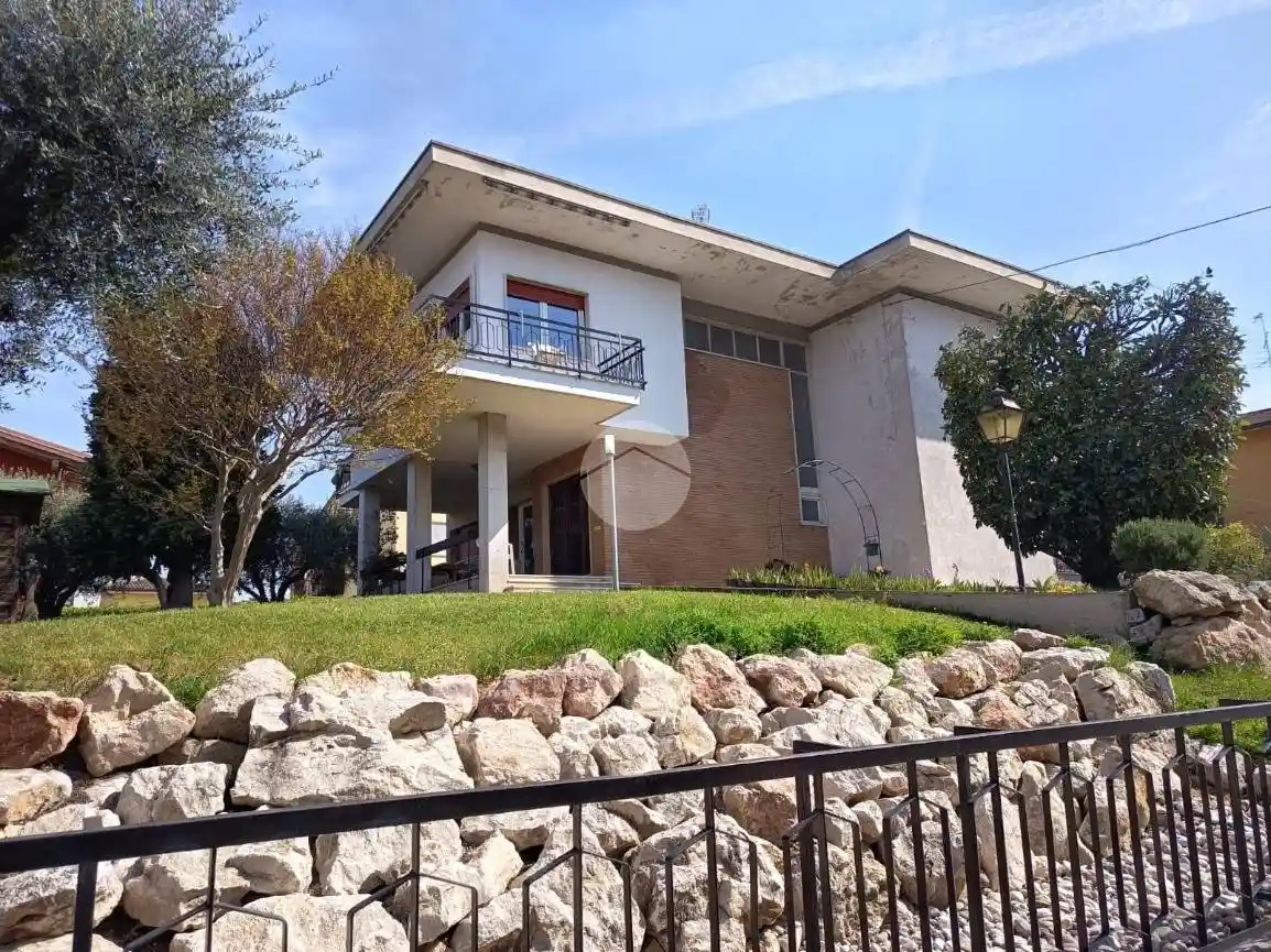 Villa in vendita a Lazise