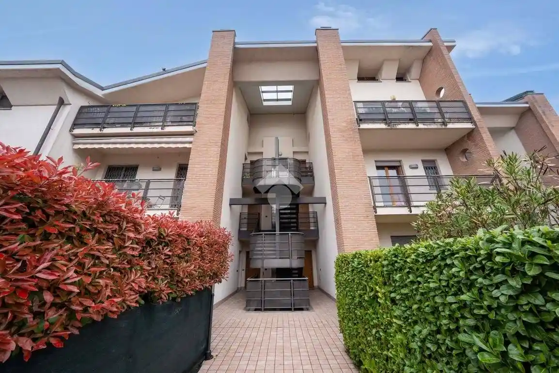 Appartamento in vendita a Carugo