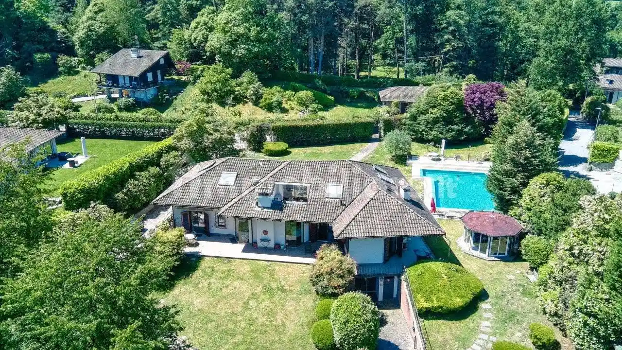 Villa in vendita a Oleggio Castello