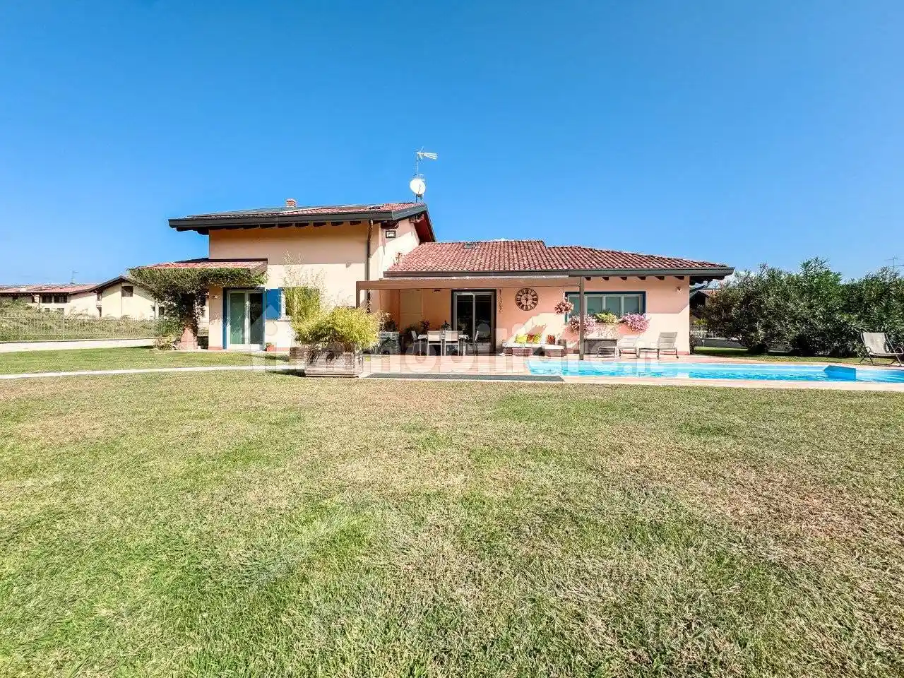 Villa in vendita a Leggiuno