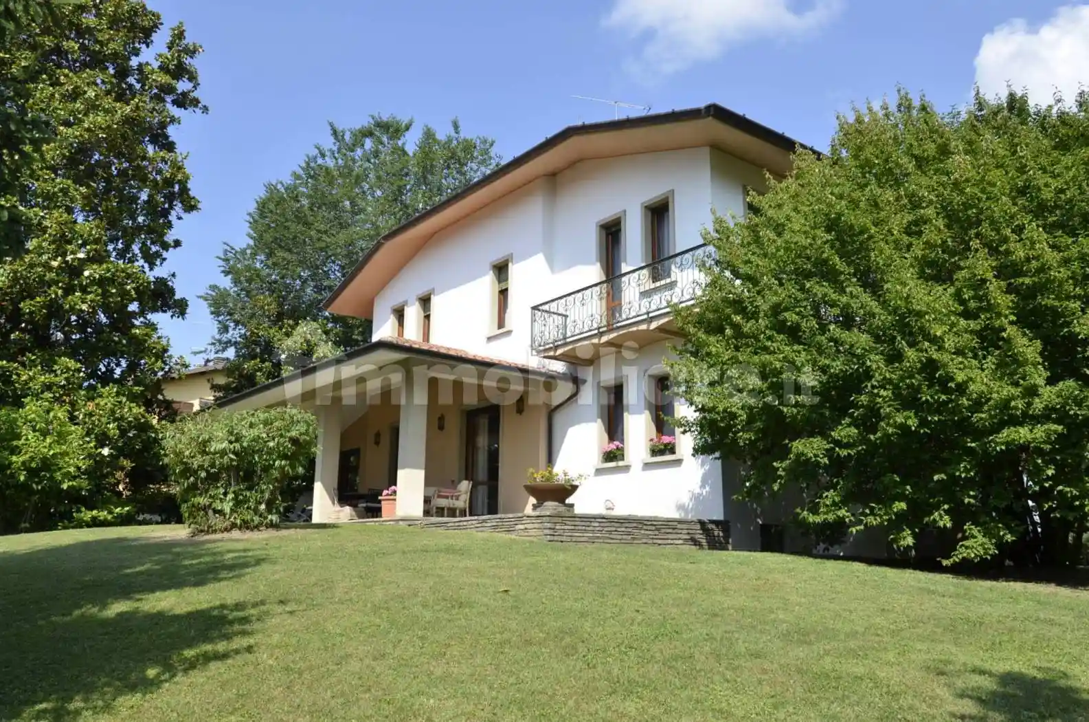 Villa in vendita a Erba