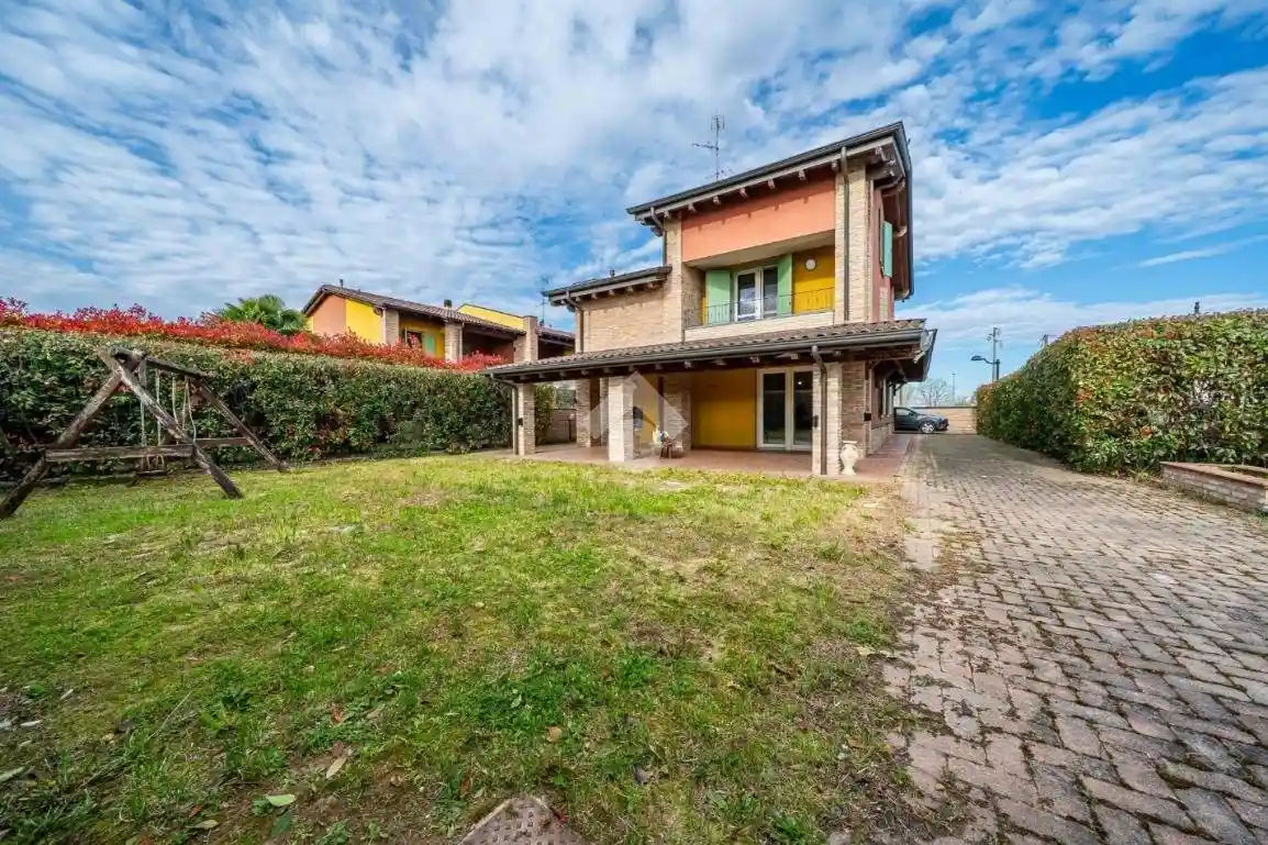 Villa in vendita a Bibbiano