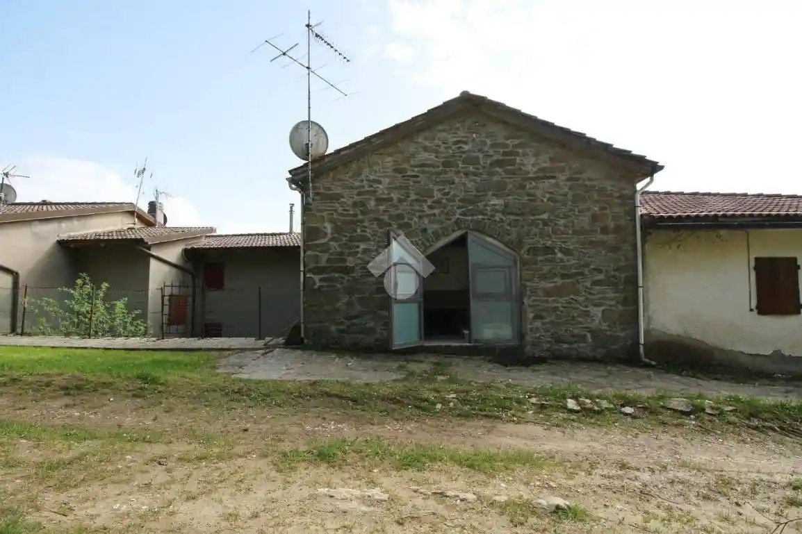 Casa indipendente in vendita a Vernio