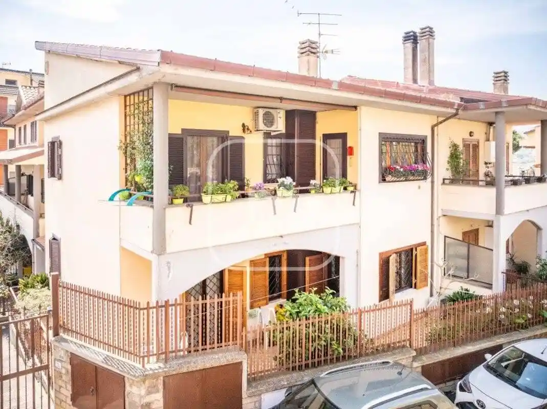 Appartamento in vendita a Colonna