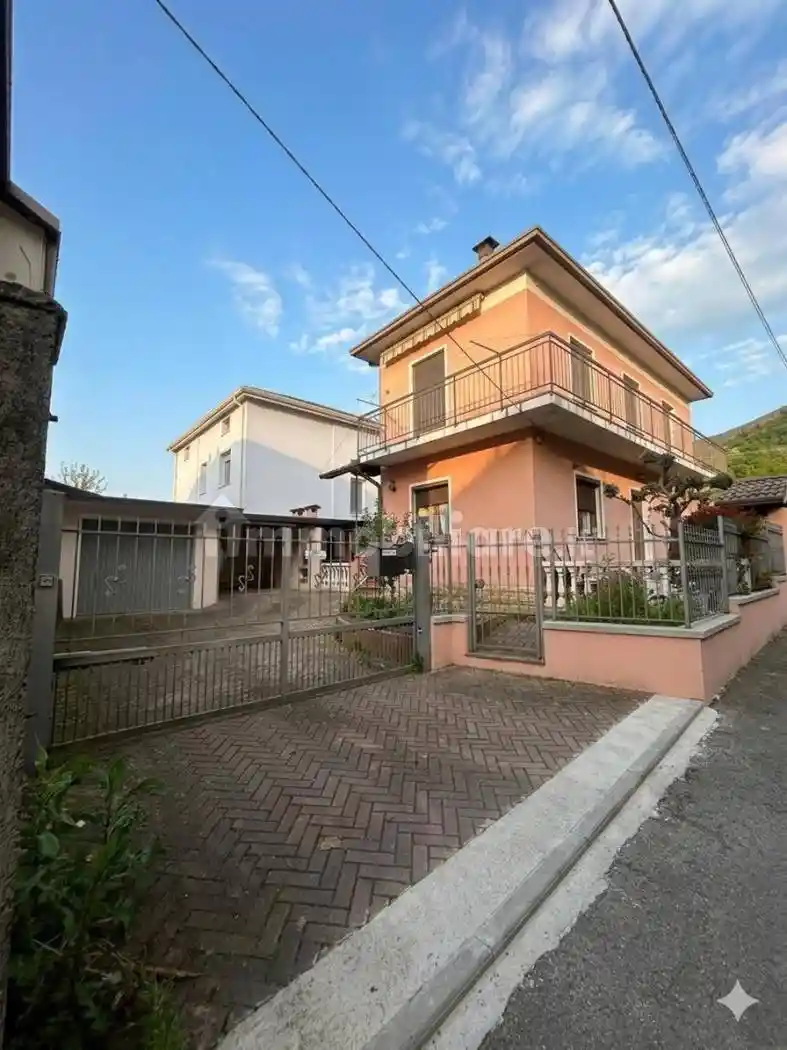 Villa in vendita a Nave