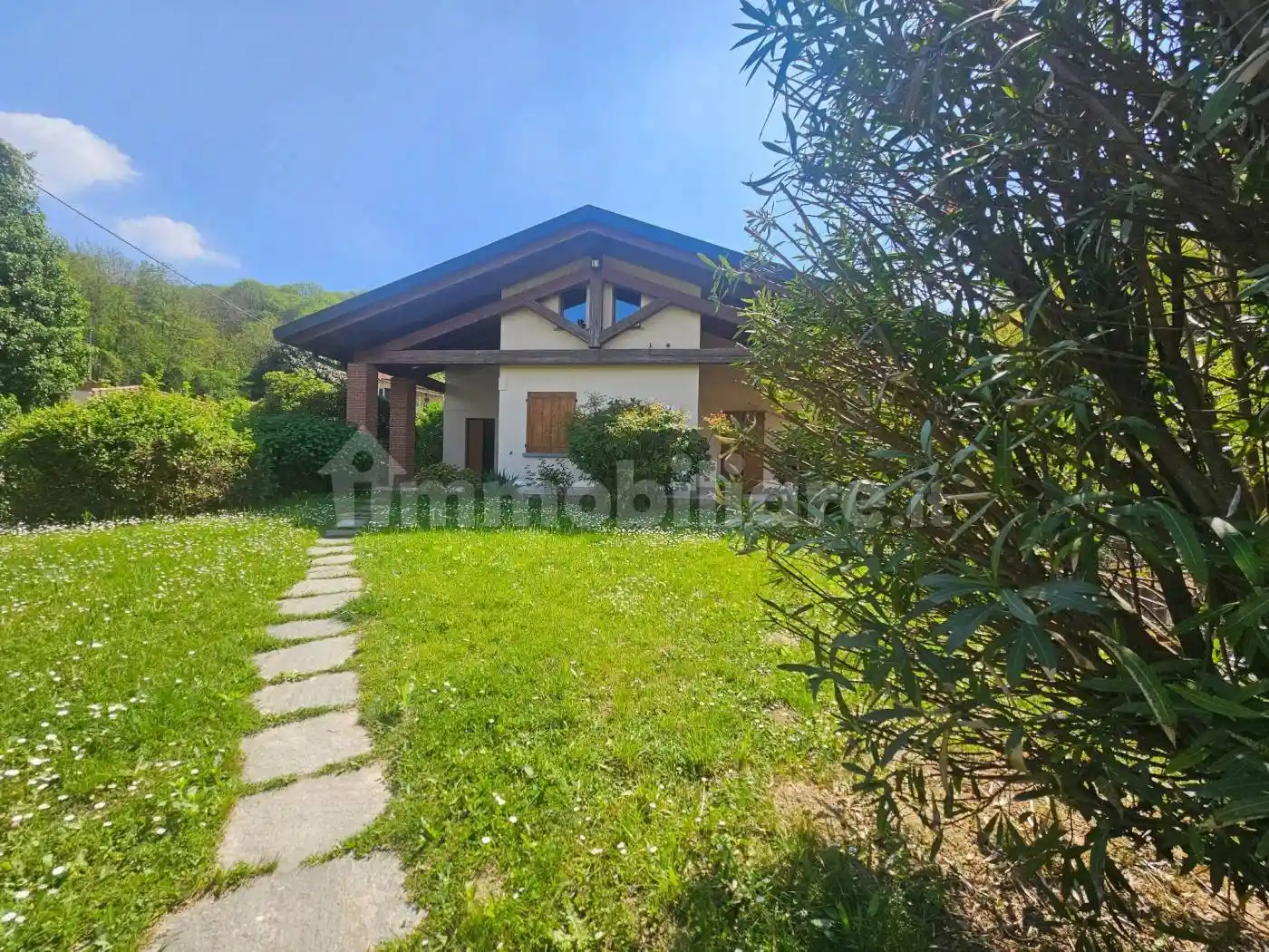 Villa in affitto a Brivio